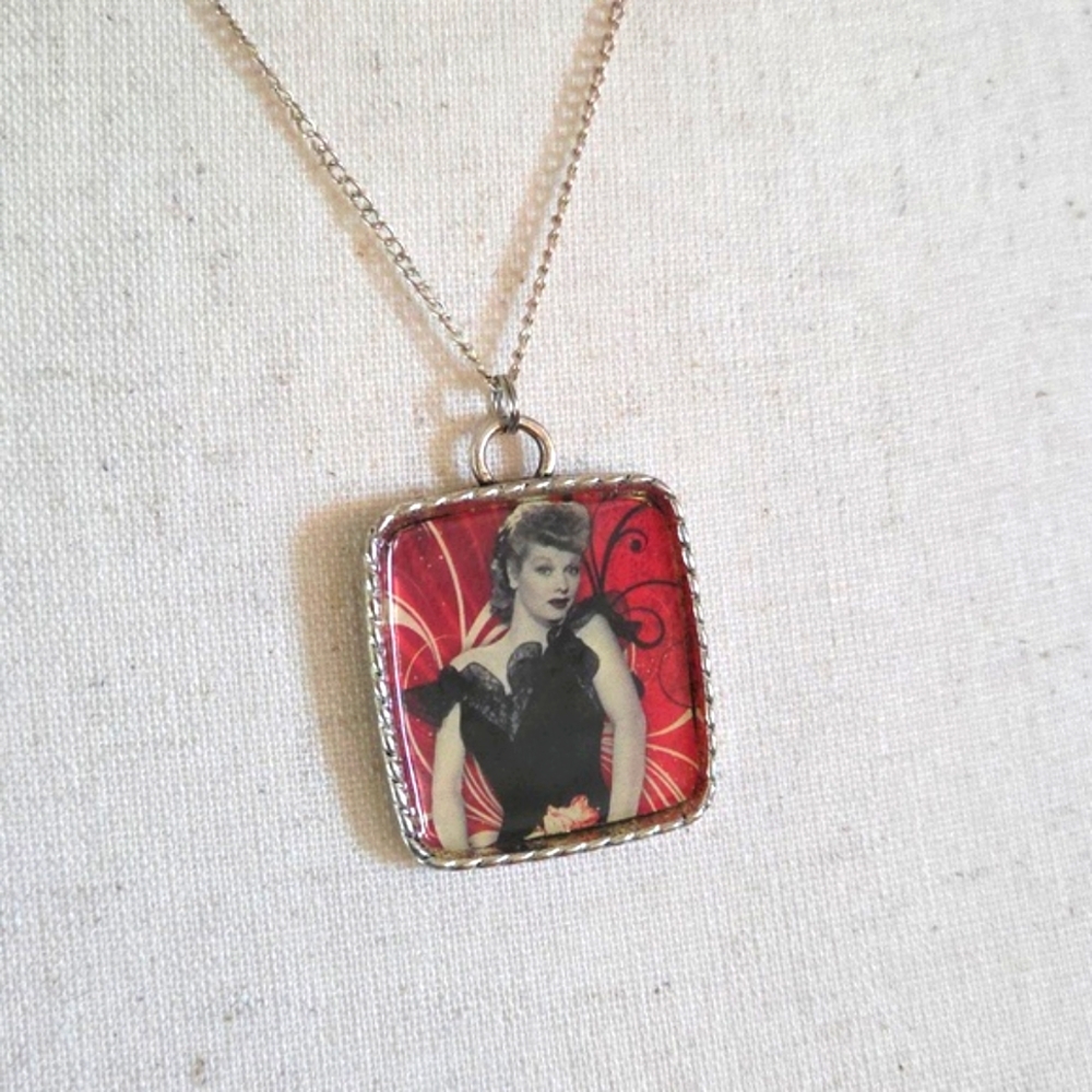 I Love Lucy Vintage Style Pendant Necklace 2010s Statement Jewelry 11"